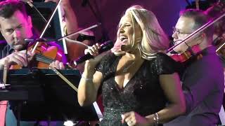 Darlene Love performs &#39;He&#39;s A Rebel&#39;