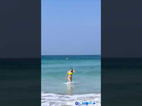 💚 Electrifying #saraalikhan dives into the #ocean to #swim #bikini #shorts