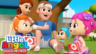 Download lagu Ayah Terluka, Cepat Sembuh Ya! | Lagu Anak | Little Angel Bahasa Indonesia mp3