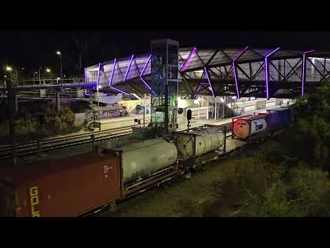 2AM5 slowly goes through Showground with NR31 (Great Southern) + NR69 + NR109 (Ghan)