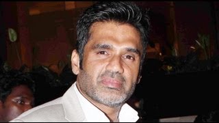PHOTO PLAY: Sunil Shetty Having Good Time