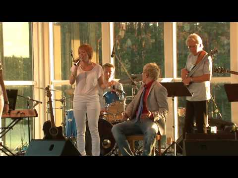 Jennie & Maria - Jag vet vad han vill (live@allsång i Storebro 2008) HD