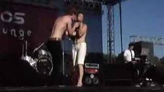 The Lovemakers - Internet Girlfriend (Live)