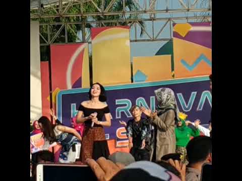 Selimut tetangga -wika Salim ( live alun alun Ciamis)