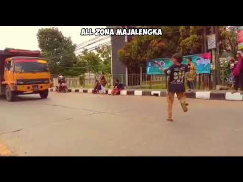 Lebih baik goyangin Jonson Daripada gonyagin kamu Dosaaa sayang😁🤟