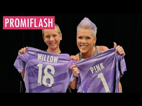 Pink singt gemeinsam mit ihrer Tochter Willow (13) bei Event