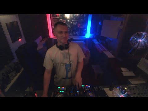 Mixa @ Ölkeller twitch-livestream 05.06.2021 deep house rising to best of Alfred Heinrichs-Techno