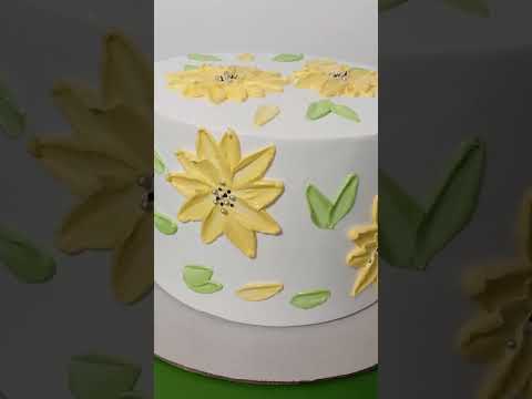 creamy flower making cake decoration #shorts #design #vanilla #cakecake