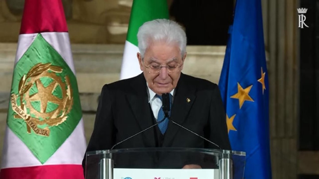 Mattarella: Sarebbe un errore il rifiuto dell'IA, ma serve regolamentazione appropriata
