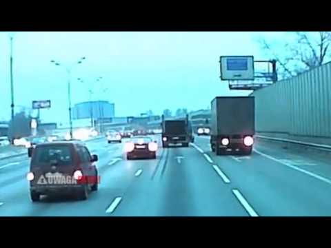 Debil zajeżdża drogę ciężarówce