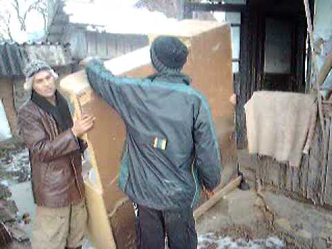 din negreni 3 pe un dulap