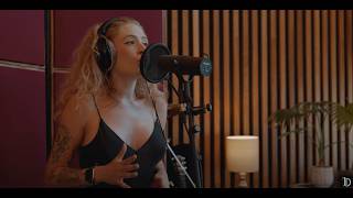Janet Devlin - The Gambler (Live @ Hotel Quebec)