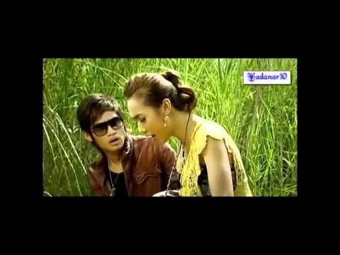 Lin Yan - A Chain Tan Yin Top