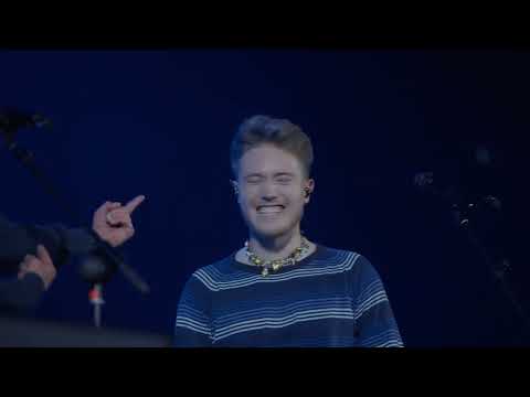 Alfa e Roberto Vecchioni cantano insieme Sogna ragazzo sogna