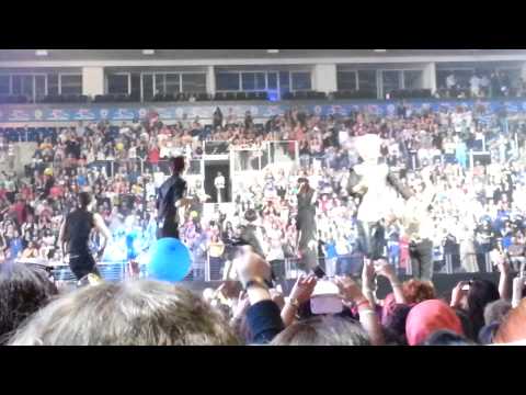 B2ST - Beautiful Night @Music Bank in Istanbul