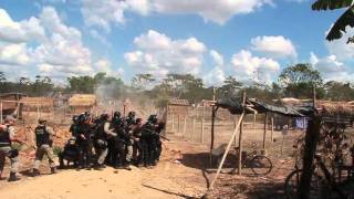 preview picture of video 'Expulsão de invasores em Brasiléia (AC). Versão em HD'