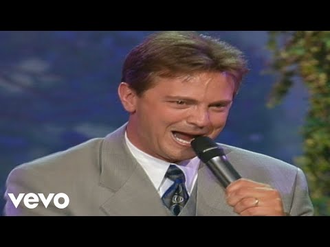 Bill & Gloria Gaither - The Champion of Love [Live] ft. The Cathedrals