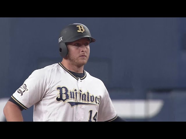 【6回裏】すぐさま同点に!! バファローズ・マッカーシーがタイムリー2ベースヒットを放つ!! 2022年7月6日 オリックス・バファローズ 対 埼玉西武ライオンズ