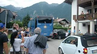 preview picture of video 'L'arrivo dell'INTER a Pinzolo - 06.07.2012'