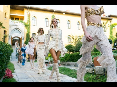 Raisa&Vanessa SS 18 Runway