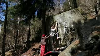 Video thumbnail de Krmelec, 7B+. Modřín