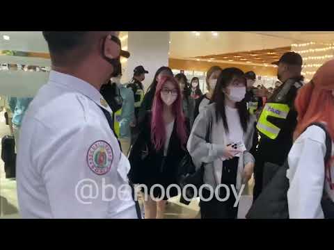 LOONA MANILA ARRIVAL 221021