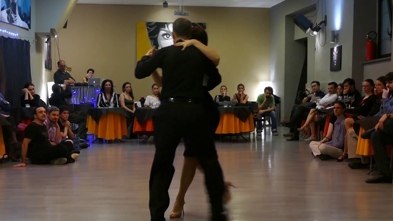 Video thumbnail for Paolo Cioffi & Valentina Giannini, Sorbos amargos (Chicho e Juana Napoli Long Weekend, 1/4)