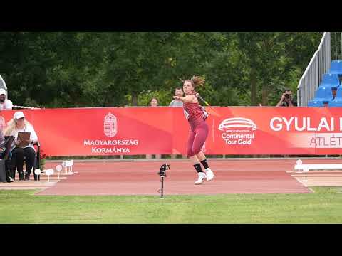 Sara Kolak első dobása X