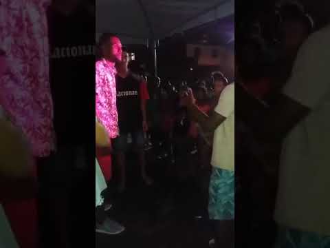 Batalha de rima em (morro de São Paulo) jhonny mc vs Valença