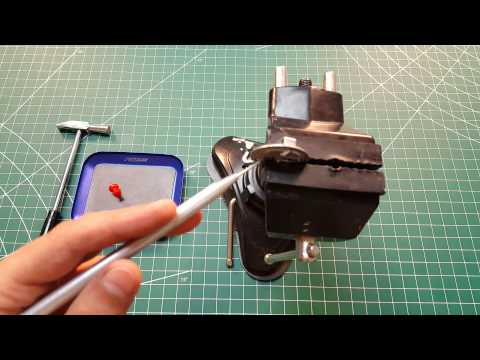 How To replace or remove a Taigen Tiger 1 hatch hinge