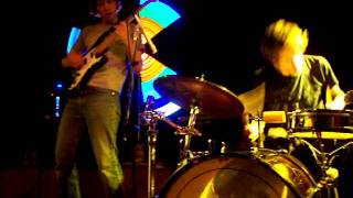 Deerhoof - Dog on the Sidewalk and Dummy Discards a Heart Live at the 40 Watt