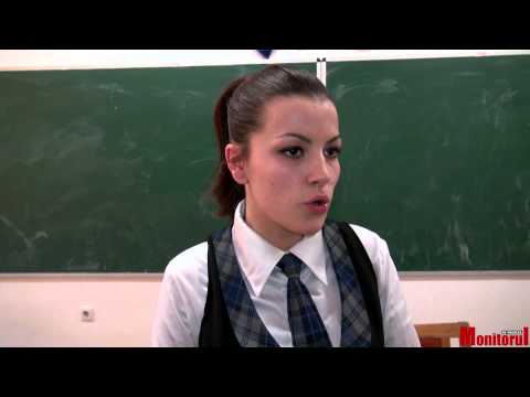 Uniforme scolare la Liceul Teoretic Emil Botta din Adjud