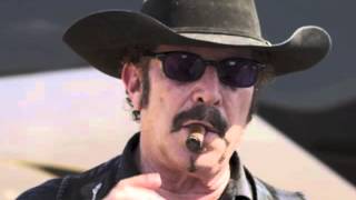 Kinky Friedman -Get your Bisquits in the Oven and your Buns in the Bed (LYRICS)