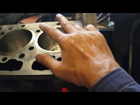 Piston Installation MaxxForce DT Diesel Engine In-Frame