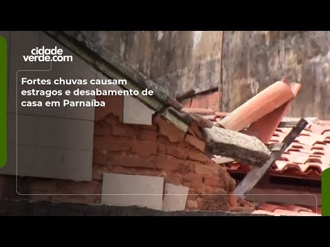 Fortes chuvas causam estragos e desabamento de casa em Parnaíba