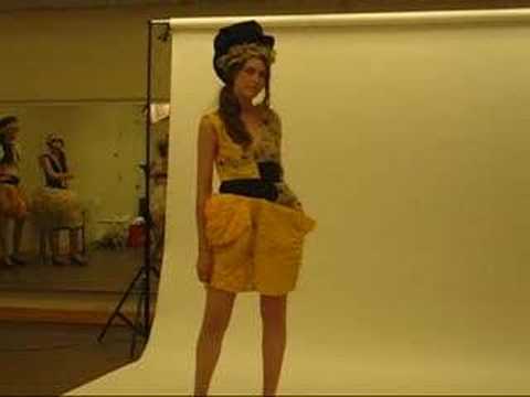 Runway show-backstage -Yuching's Line