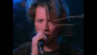 Bon Jovi - Cama de Rosas (Spanish Version) (Official Music Video)