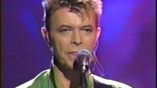 David Bowie – Always Crashing In The Same Car (Live GQ Awards 1997)