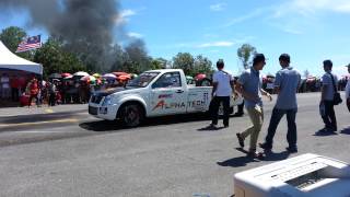 preview picture of video 'Borneo International Drag Racing 2013 - Car 57 - Diesel 4x4'