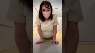 汗でびしょ濡れ巨乳筋トレ女子【動画中盤／乳のせ最高】