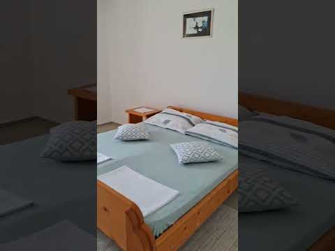 Izdajem sobe i apartmane u Herceg-Novom, privatni smeštaj u mestu Herceg Novi, Crna Gora - Video