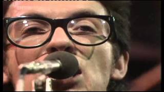 Elvis Costello &amp; Attractions - Radio Radio [TOTP 1978]