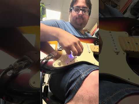 Fender American Series VG Stratocaster with Rosewood Fretboard 2007 - 2009 - 3-Color Sunburst image 17