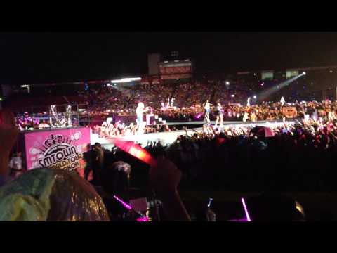 [Fancam]121125 SNSD - Kissing You @ SMT IN BKK