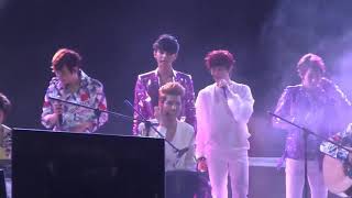 EXO SINGS HAWAK KAMAY 😄😀