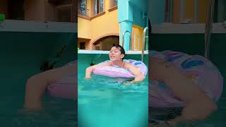 小丑終於到了美女身邊 #小丑