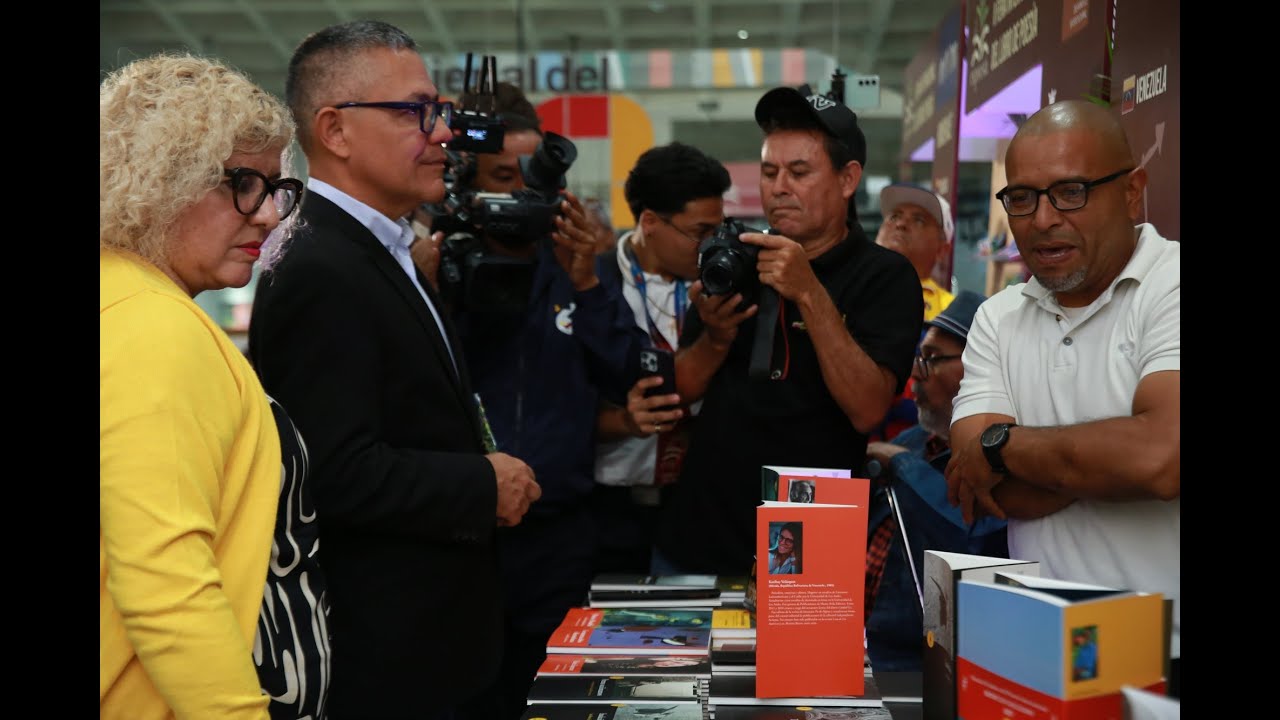 Ministro Ernesto Villegas inaugura feria Expoesía en el Celarg