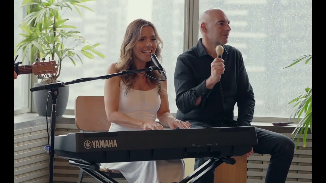 Aggie Gioftsidis live: The Trio-Dance Floor Anthems, Sing it Back-Moloko