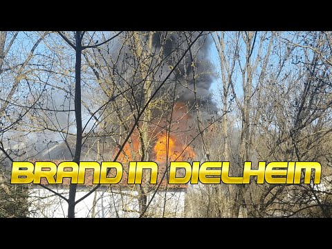 Brand einer Scheune und angrenzender Doppelhaushälfte, Dielheim, Bachstraße (18.03.2020)