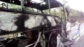 preview picture of video 'Bus quemado en la via a Bojaba Arauca'